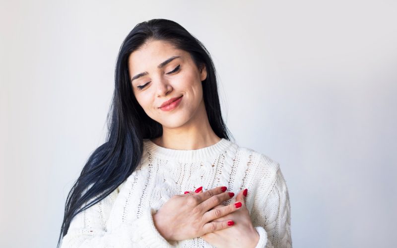 Mujer en paz consigo misma, autocuidado y bienestar emocional para cuidadores<br />
Mujer en paz consigo misma, autocuidado y bienestar emocional para cuidadores</p>
<p>Mujer en paz consigo misma, autocuidado y bienestar emocional para cuidadores</p>
<p>